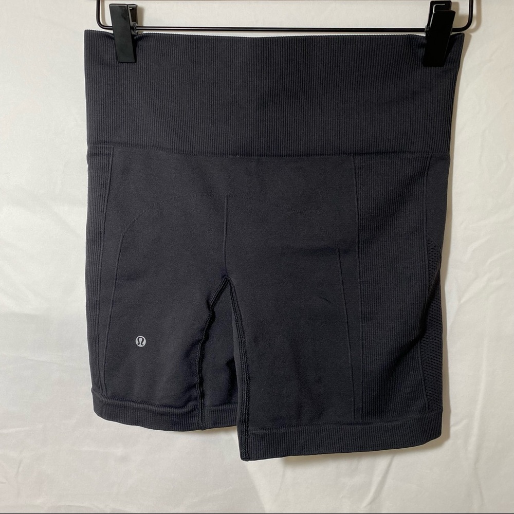 Lululemon Ebb And Flow Short Charcoal Size 8 - image 3
